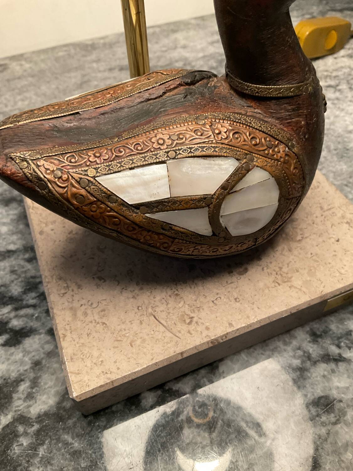 Artifex lamp with cloisonné wooden birds and travertine from the 1960s-70s.
