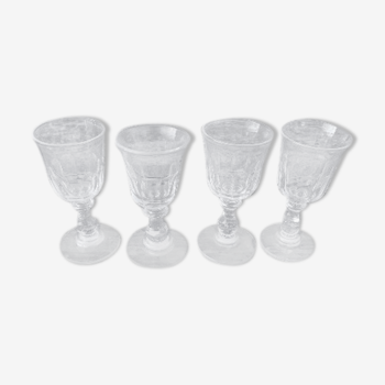 Set of 4 glasses with old feet for liquor