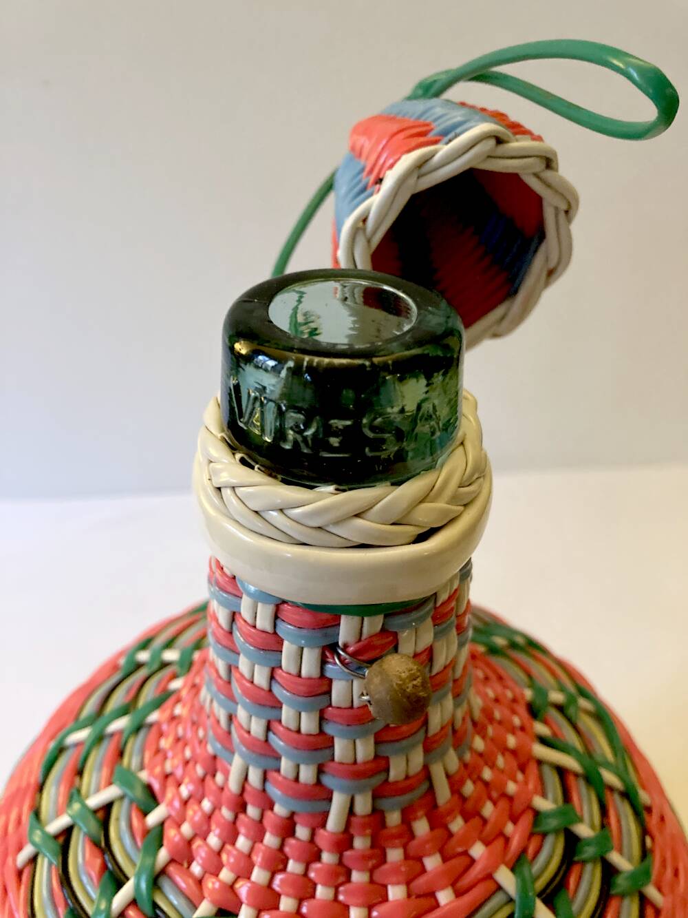 Scoubidou demijohn bottle