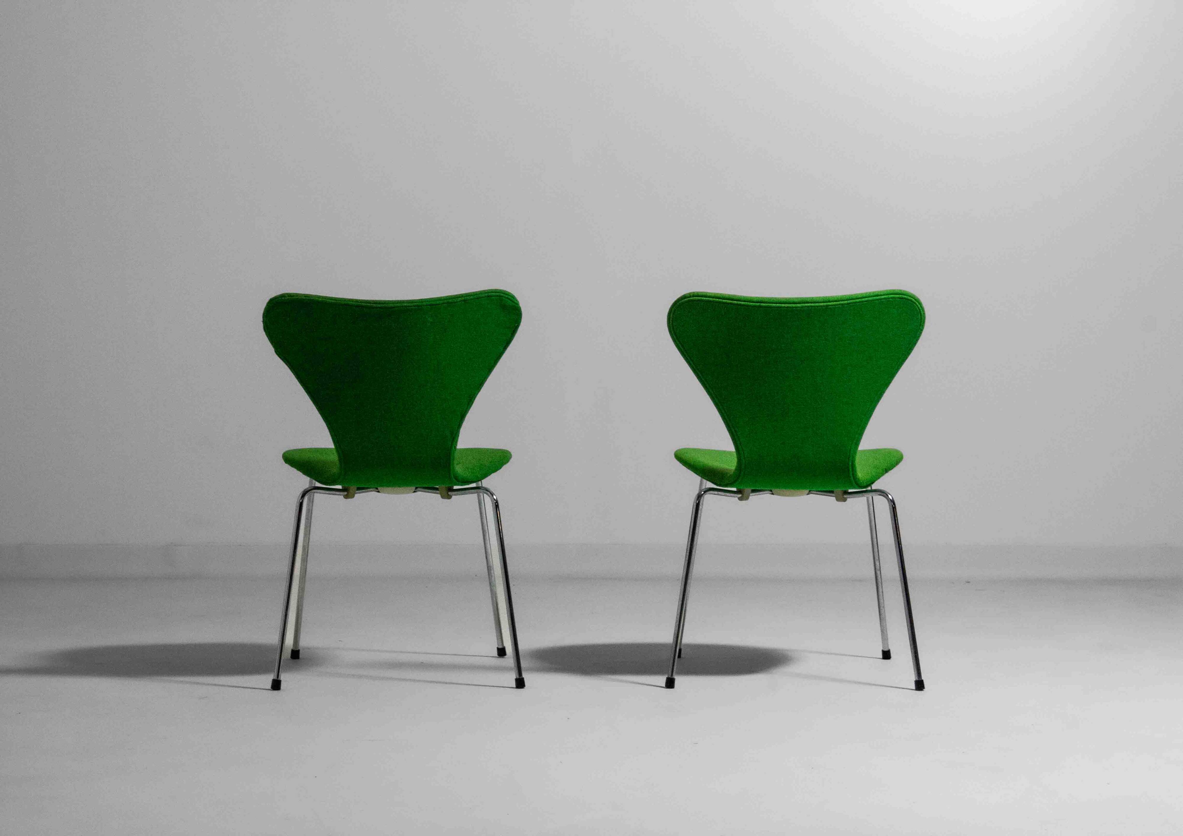 Set of 4 Fritz Hansen butterfly chairs in deep green fabric, 1980s