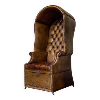 Chaise de portier Chesterfield à boutons profonds rare et exceptionnelle vers les années 1920
