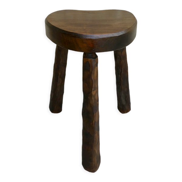 Tabouret tripode en bois massif, assise coeur