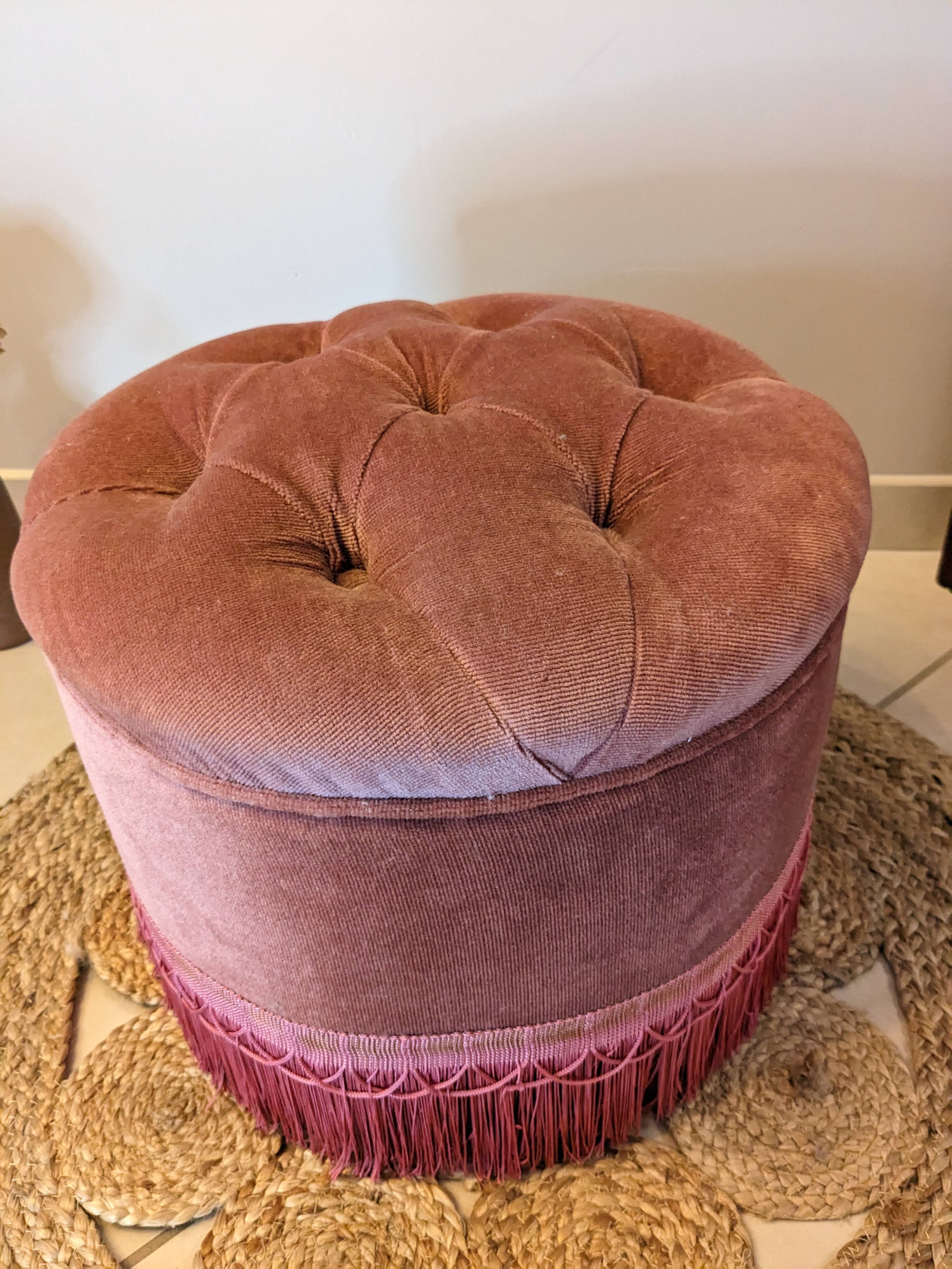 Pouf or footrest in pink velvet with fringes