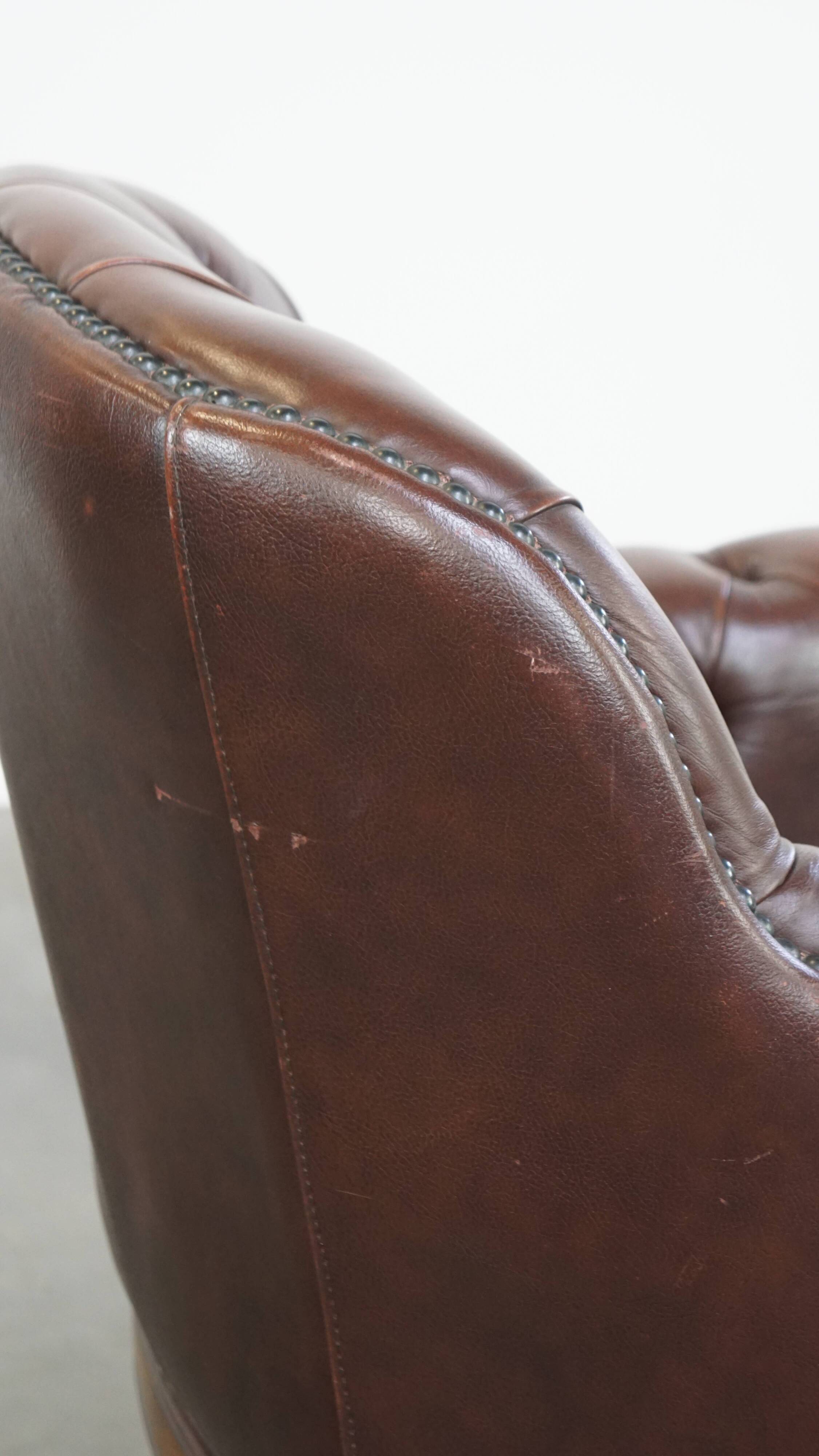 Fauteuil chesterfield anglais classique en cuir de vachette