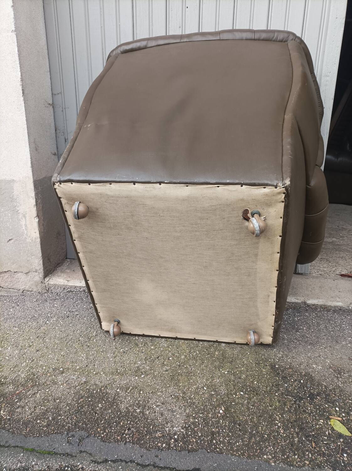 Pair of Chesterfield armchairs with footrest