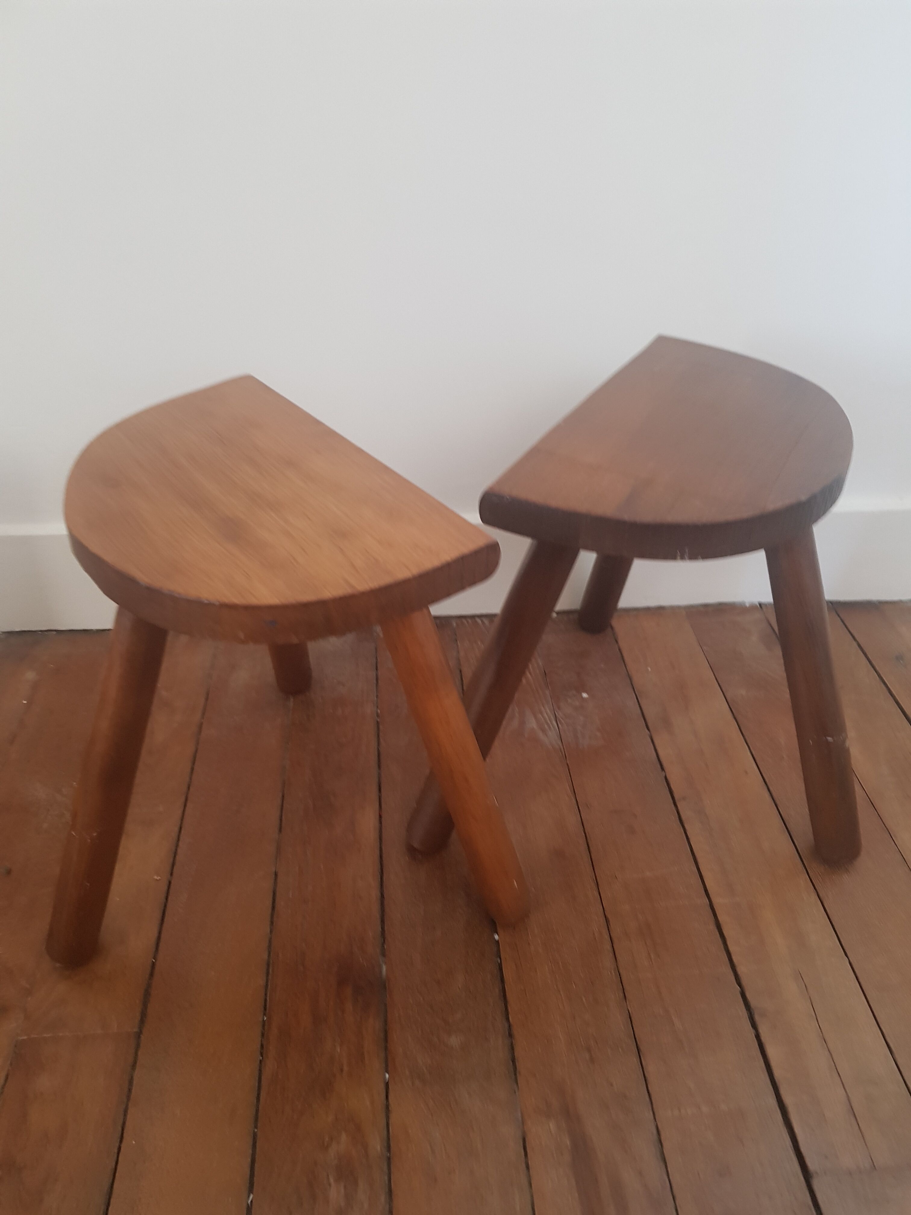 Set of 2 tripod stools