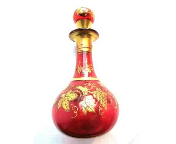 Carafe Napoléon III cristal Baccarat rouge et or décor de vigne | Selency