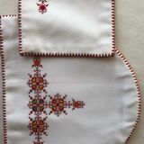 High-end embroidered table linen lot