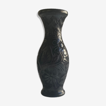 Vase en argile noire