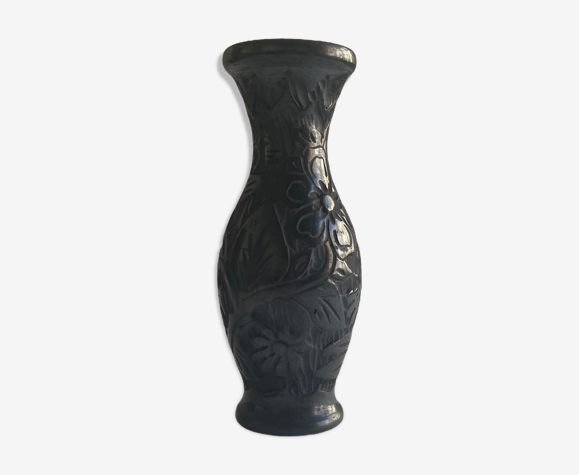 Vase en argile noire