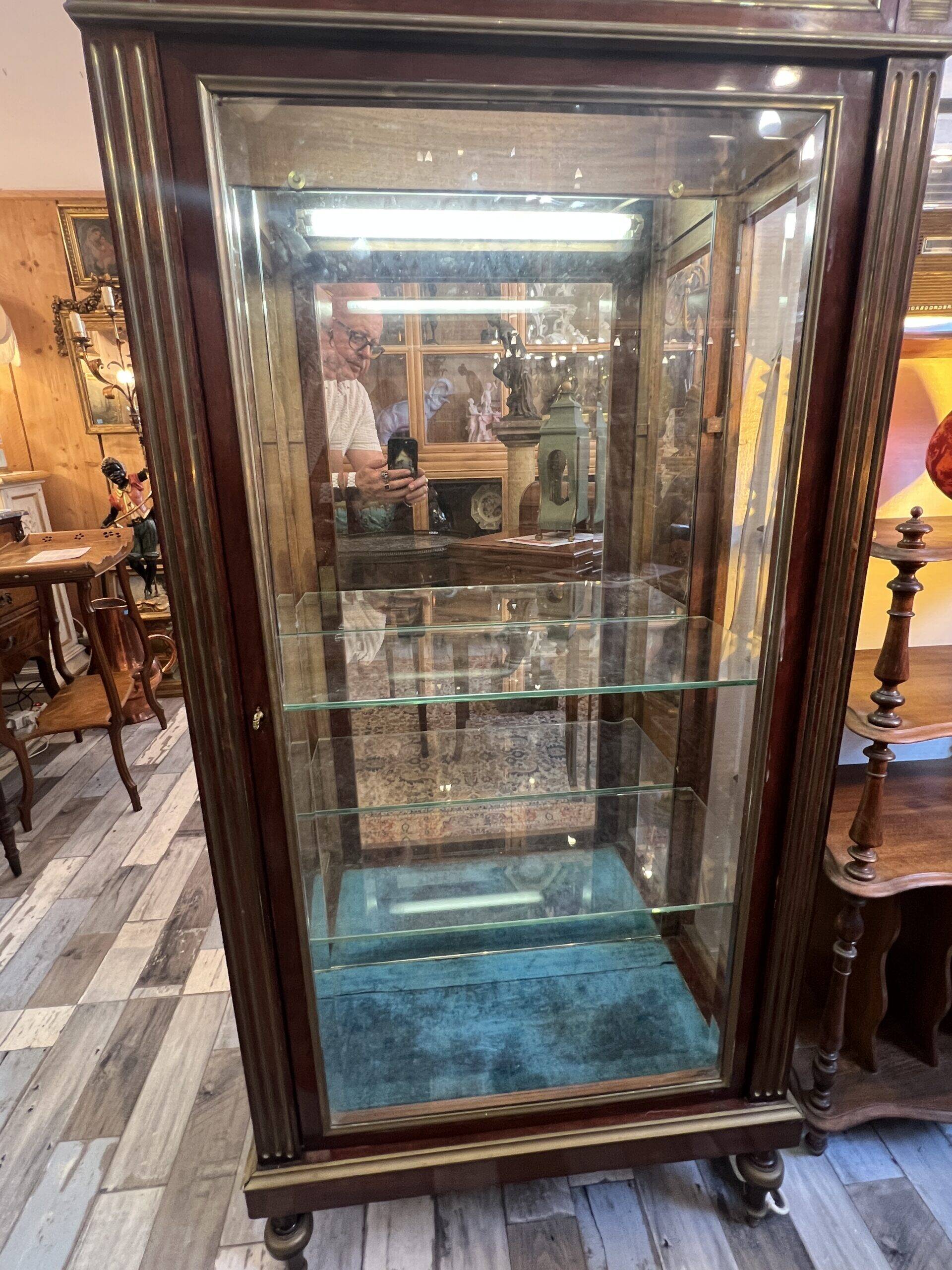 Louis XVI style display cabinet, in mahogany and mahogany veneer, with a red marble top with gallery