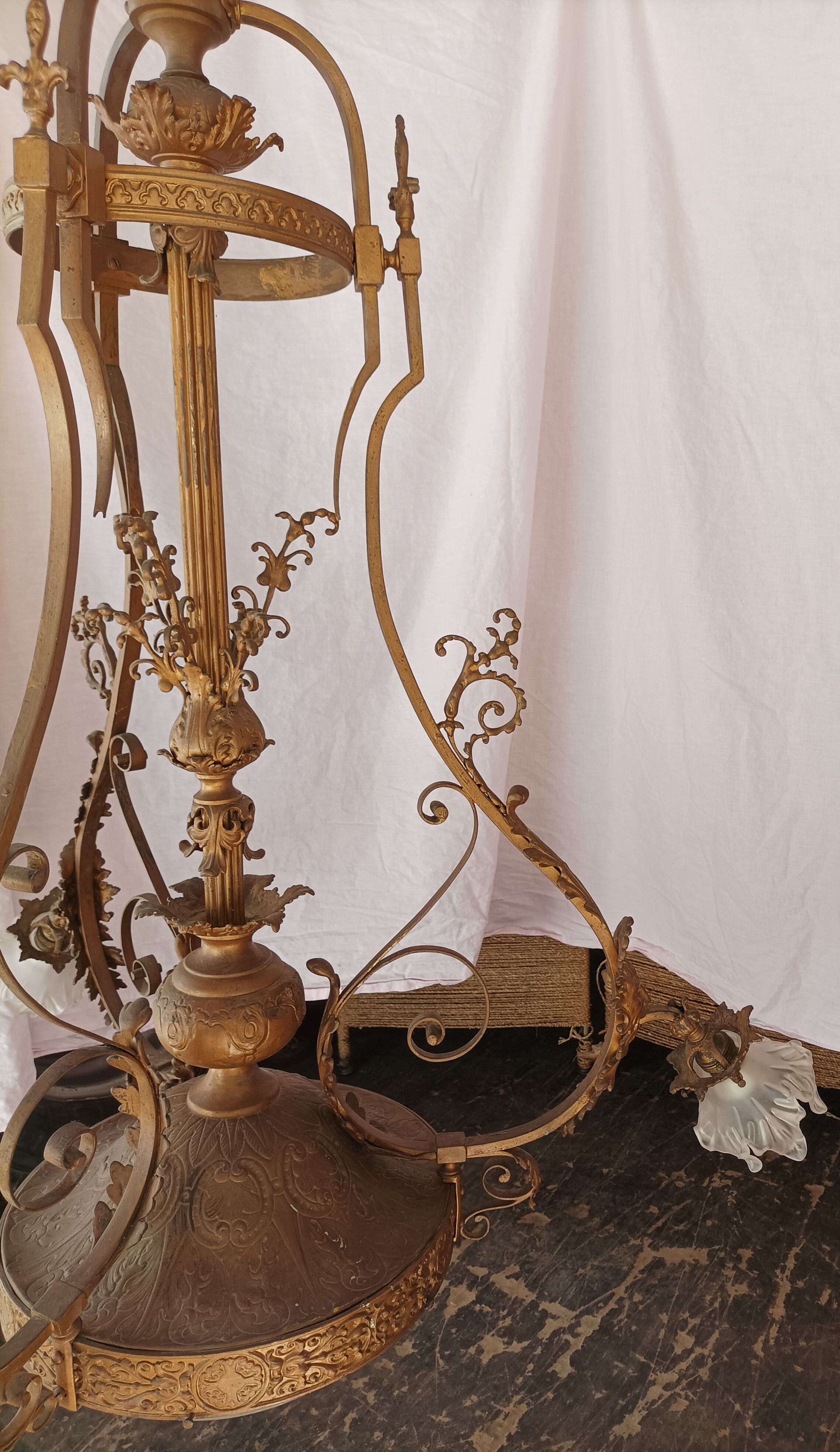 Suspension in brass and bronze Renaissance style