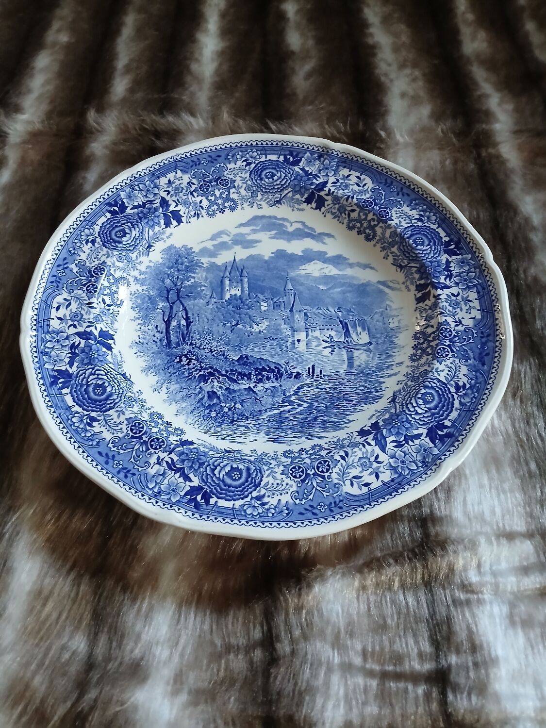 Large antique plate Villeroy and Boch