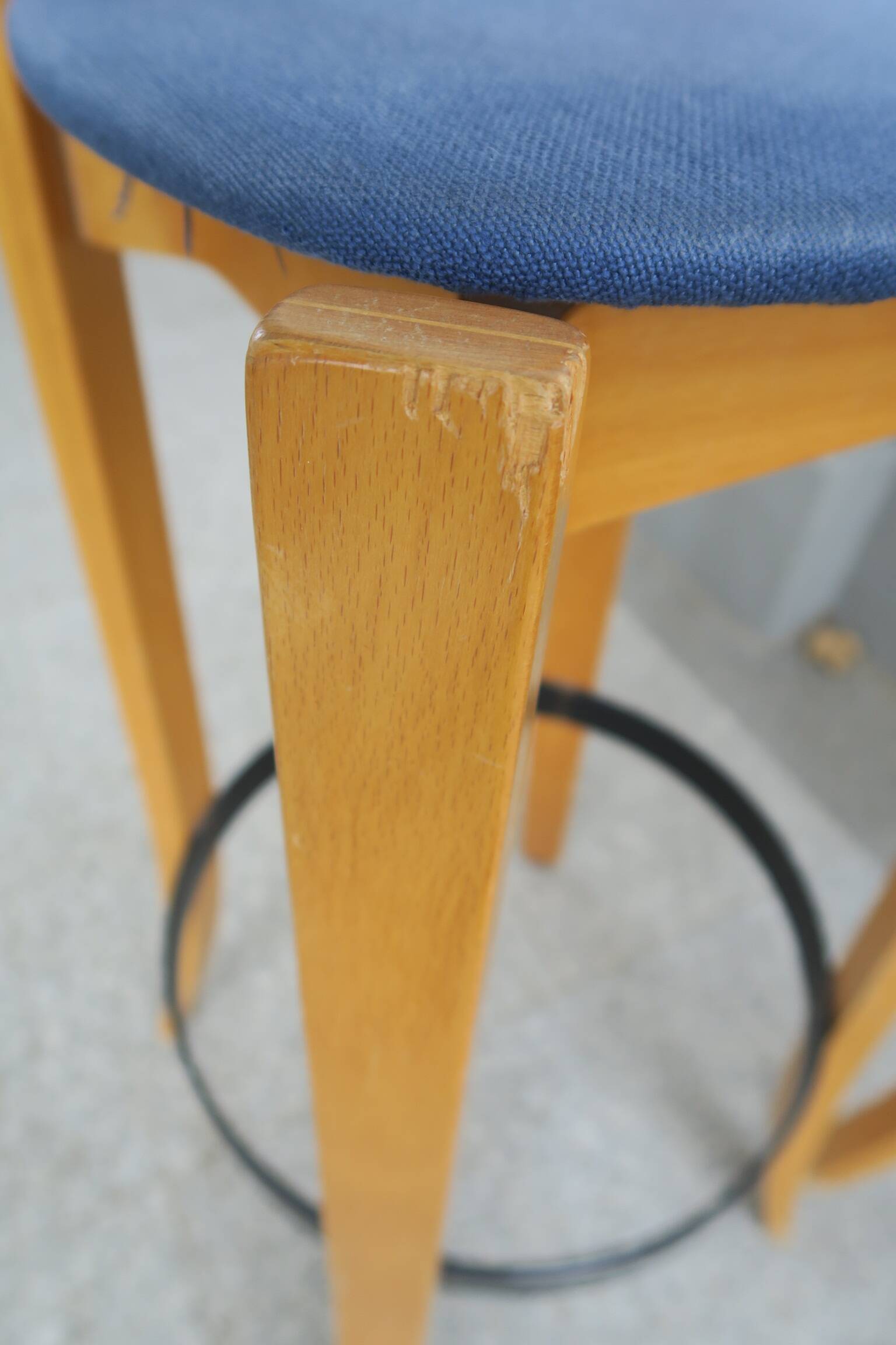 4 tabourets de bar dans le style de Bruno Rey ou Alvar Aalto