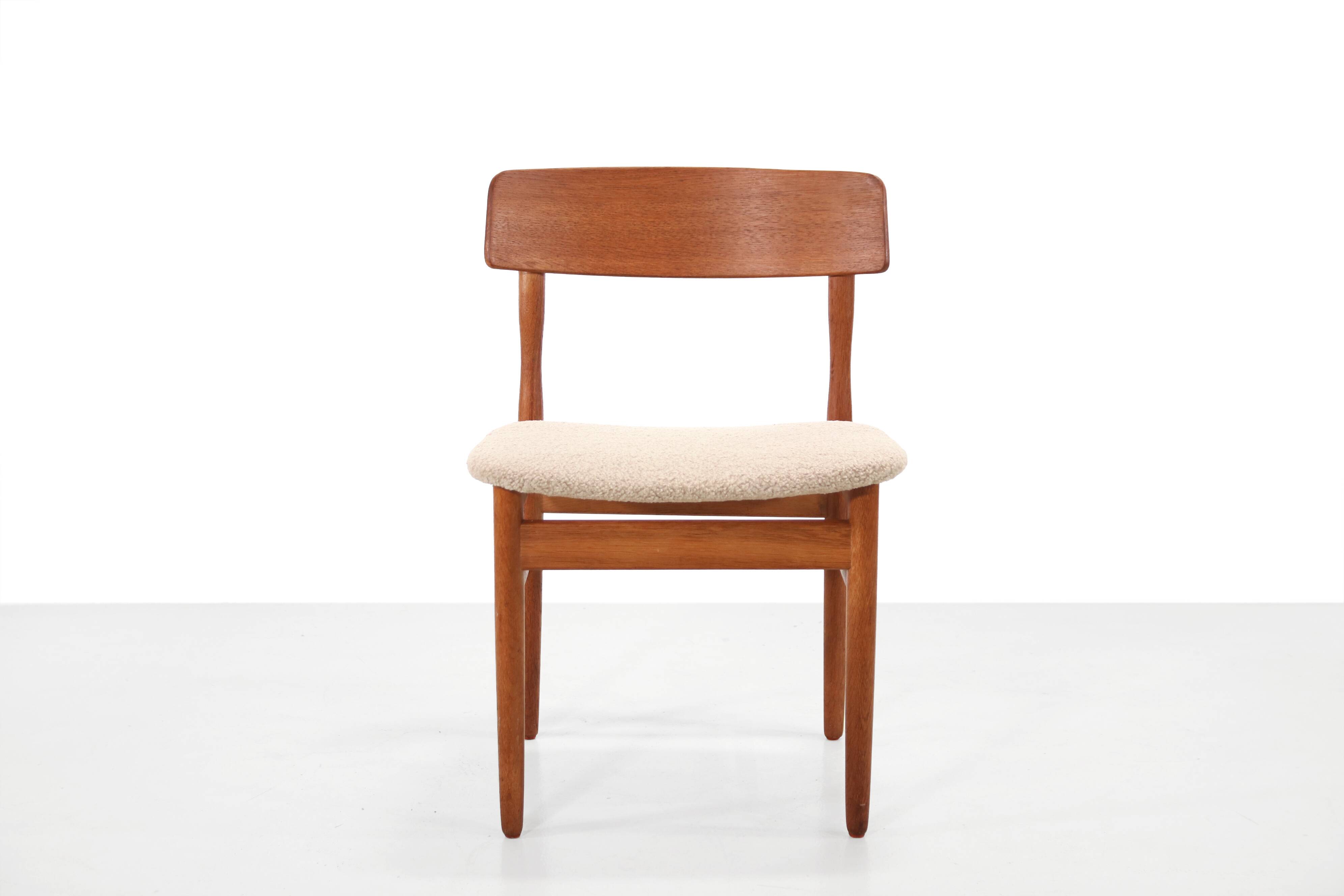 Ensemble de quatre chaises design scandinave danois