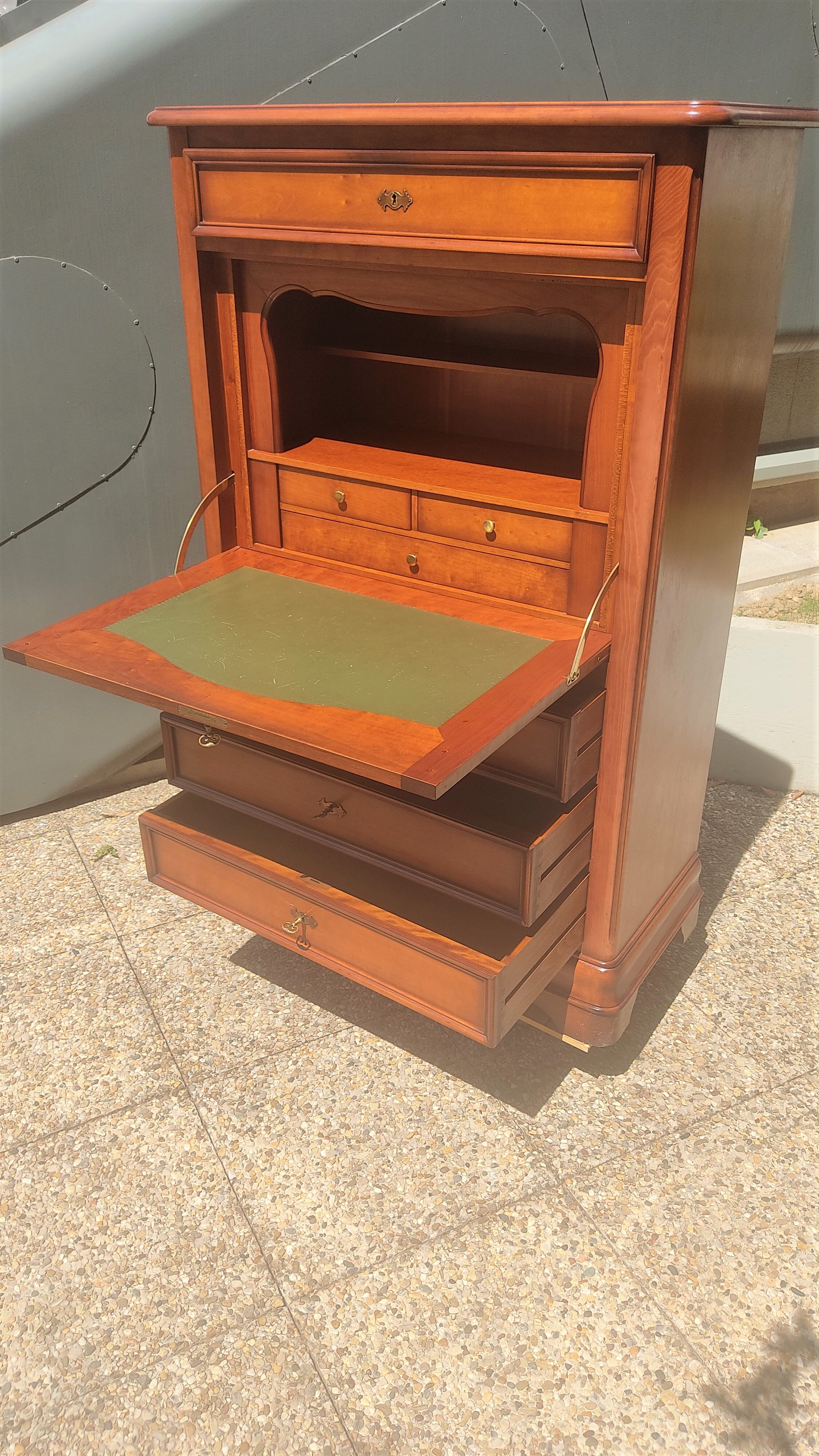 Secrétaire en merisier massif et placage merisier, série bergamote, style Louis Philippe, 1988.