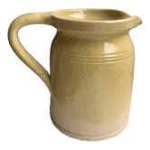 Pichet beige en grès comptoir de famille