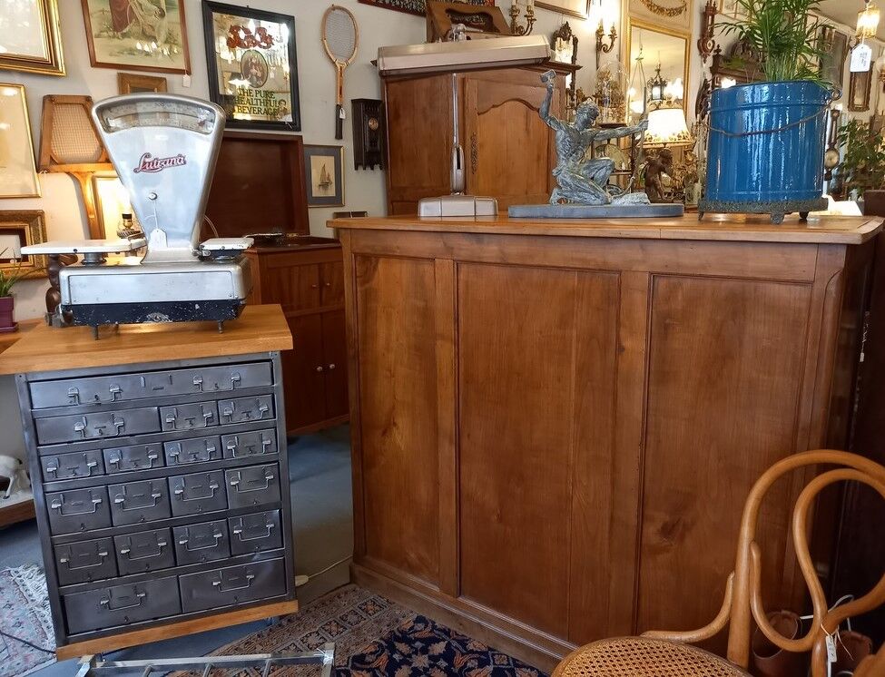 Cashier Cabinet, Counter