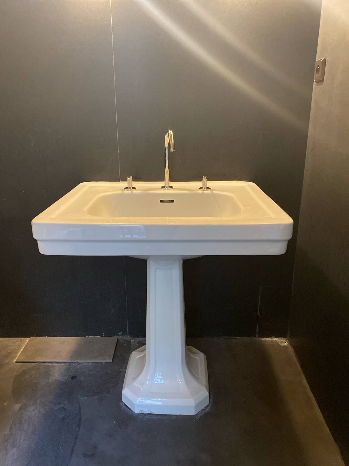 Art Deco sink