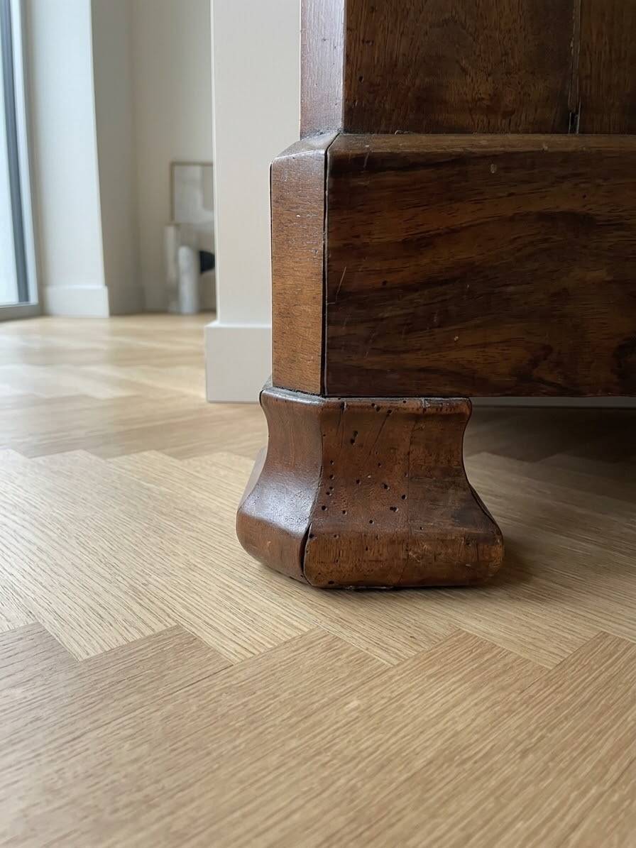 Lot de commodes anciennes en bois marron