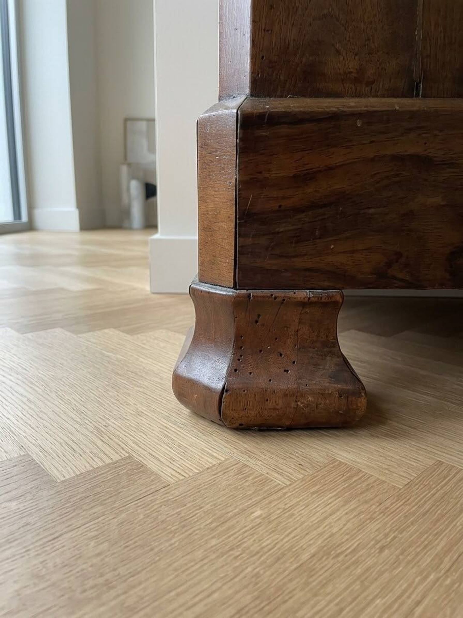 Lot de commodes anciennes en bois marron