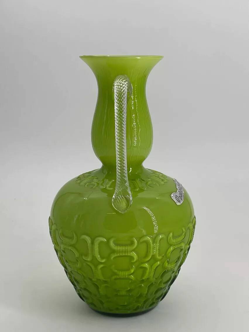 Opaline vase from the 1950s made in Italy by Opalina Fiorantina.
