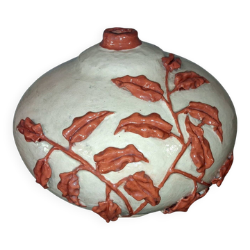 Grand vase décor végétal en bas relief  art brut