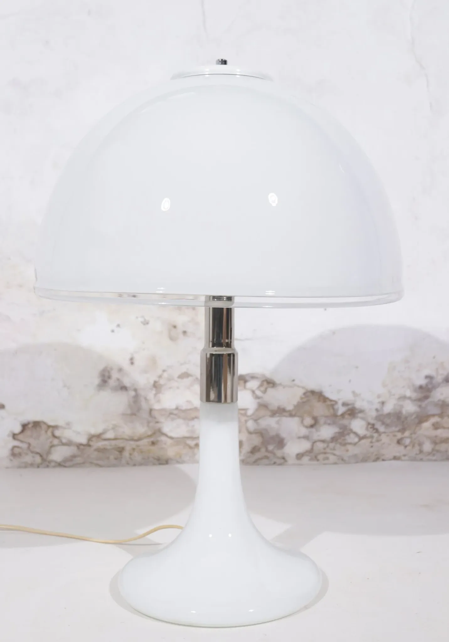 Mid-century Italian opaline white Murano table lamp