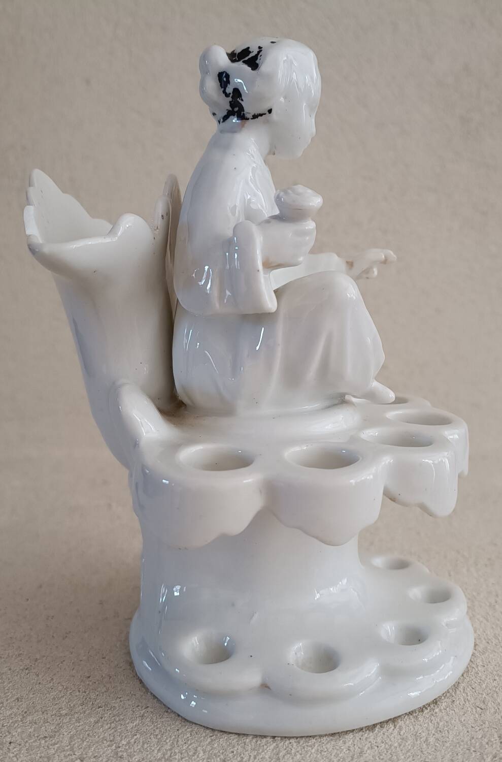 Porcelain pipe holder vase