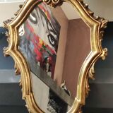 Classic Baroque/Louis XV style mirror. In old gold patinated wood. Palmette/Scroll/Blazon motif decor. Dim 46 x 27 cm