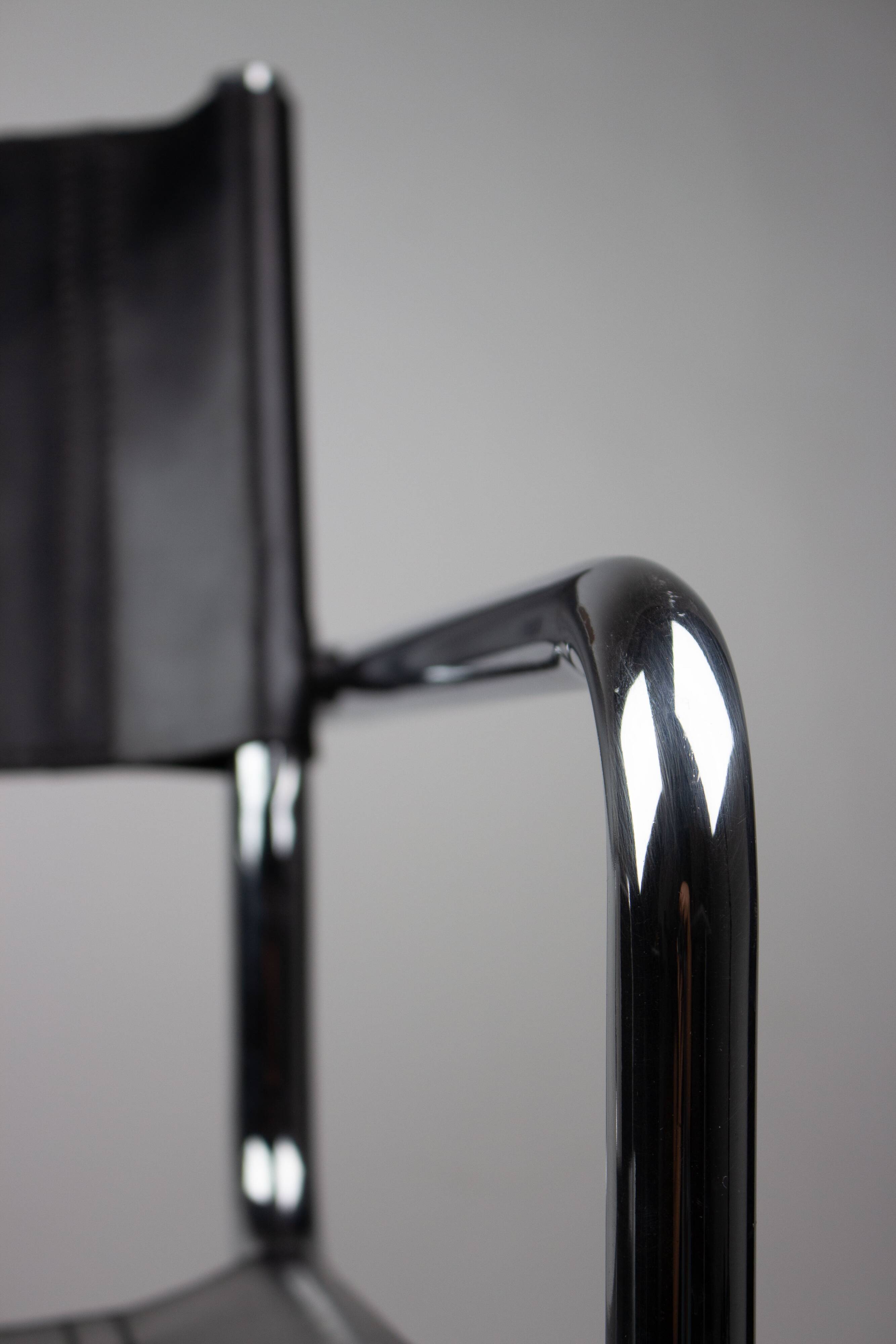 Pair of Matteo Grassi MG5 chairs in black leather and chrome