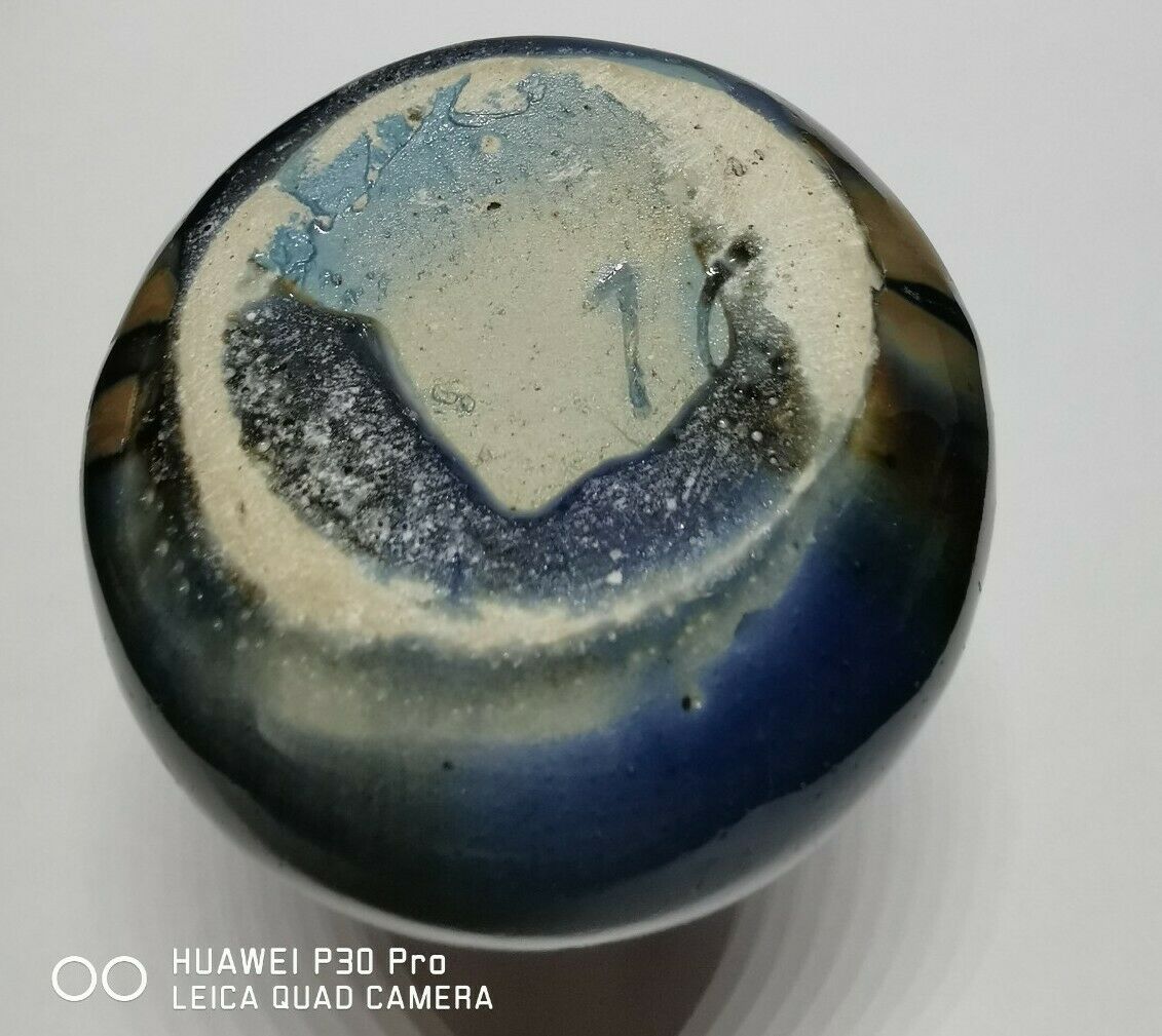 Vase to be identified in glazed ceramics.