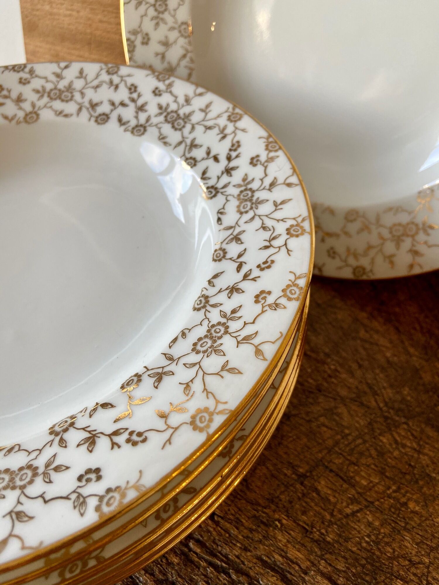 Set of 6 hollow plates in white and gold porcelain