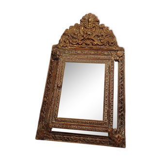 Petit miroir a système de porte, decor en laiton repousser et pareclose époques 19 eme