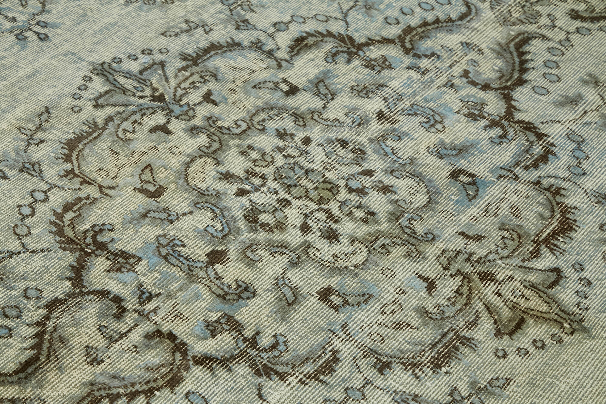 Handwoven turkish 1980s 167 cm x 262 cm blue rug