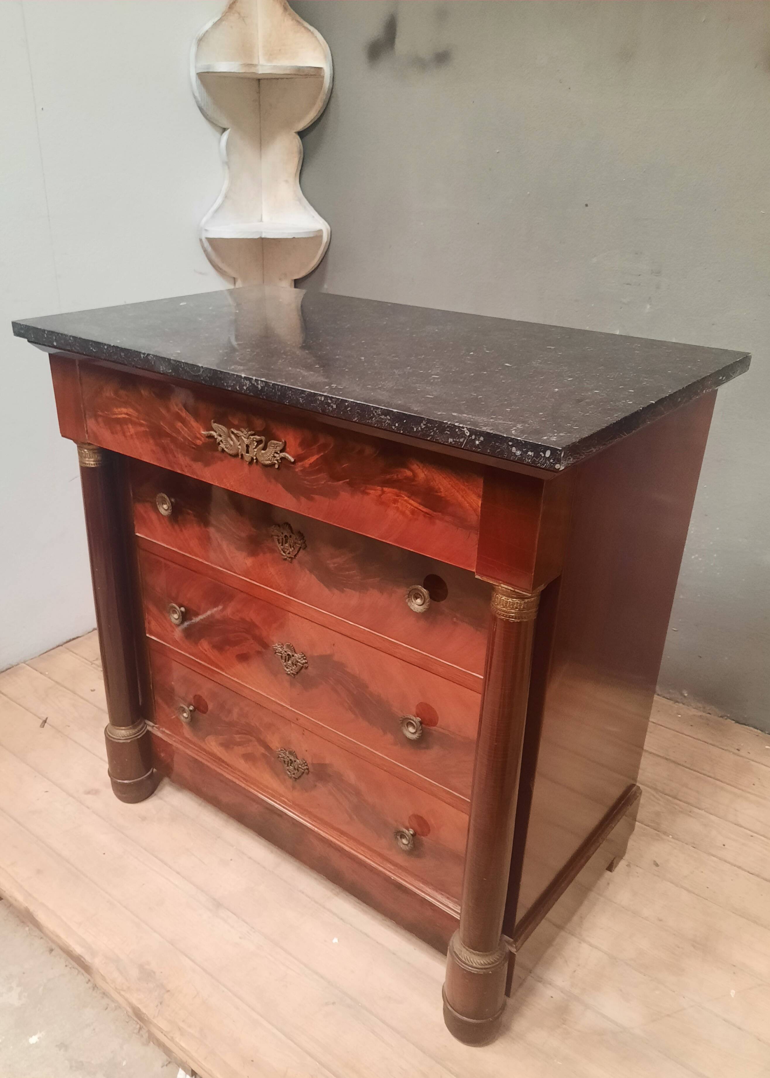 Commode en acajou style empire