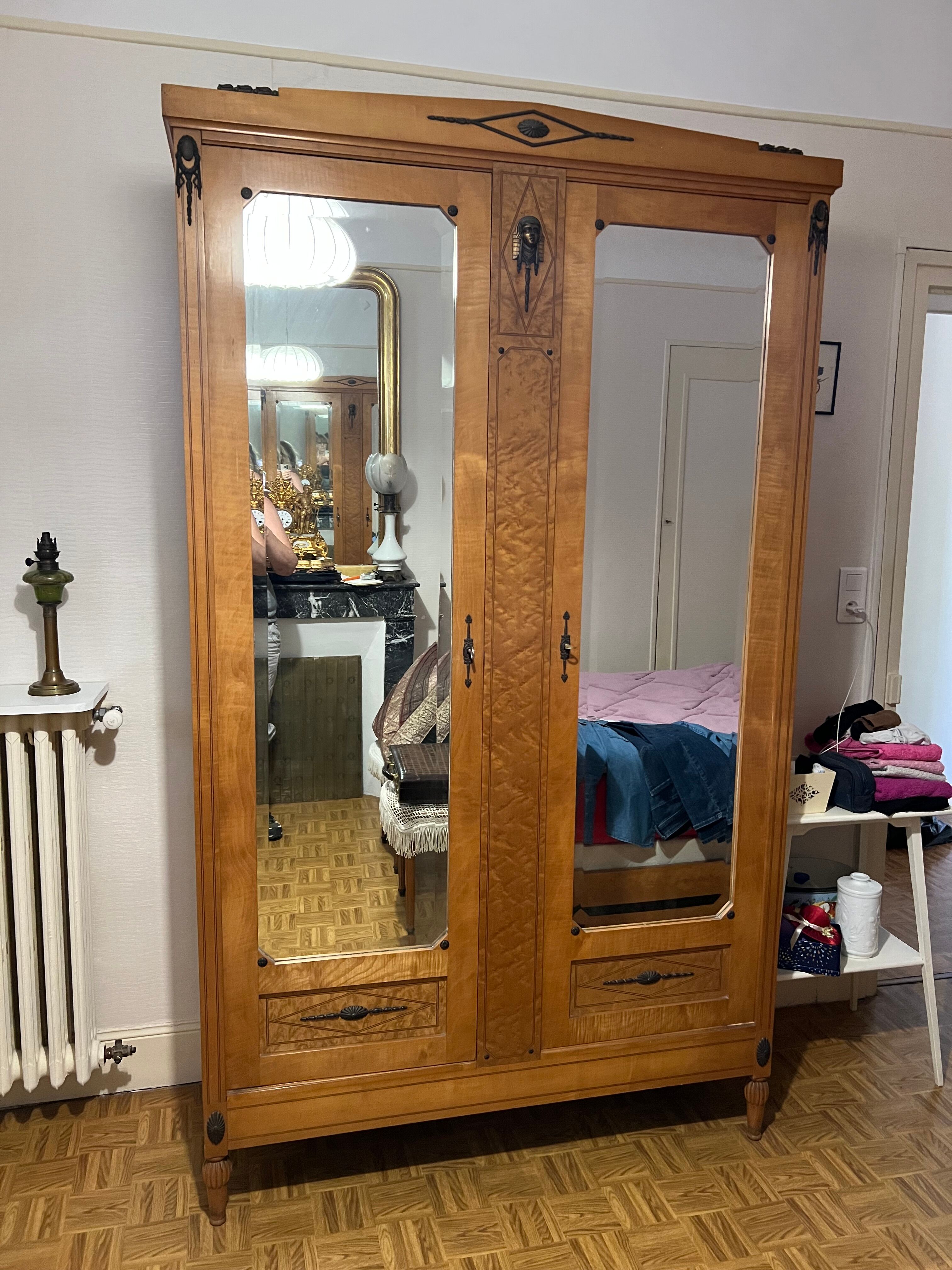 Ice cabinet with Egyptian ornament 2 doors