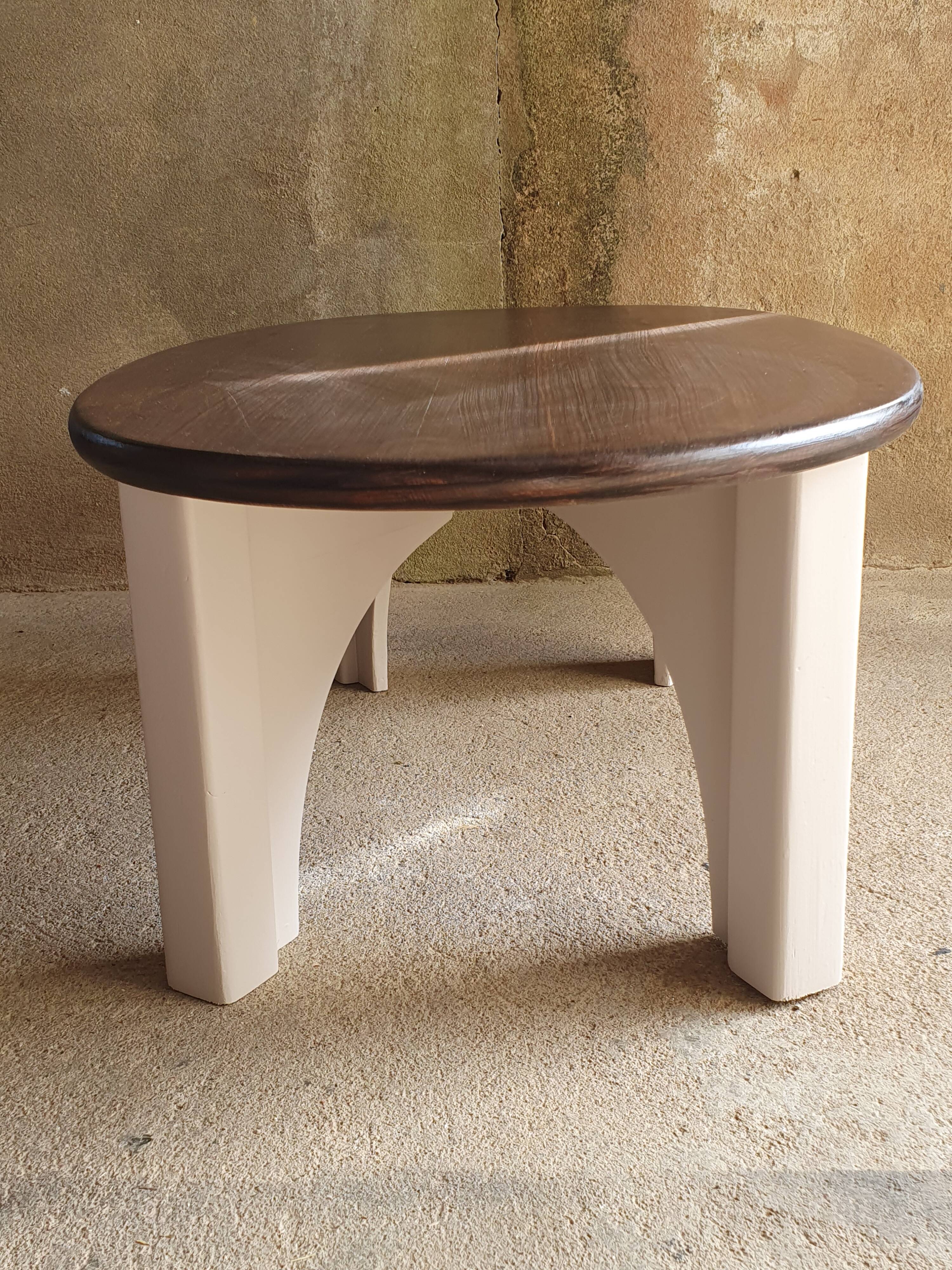 Oval coffee table