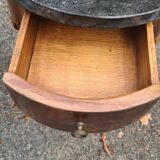 Paire de guéridons / tables de nuit en bois et marbre avec tiroirs