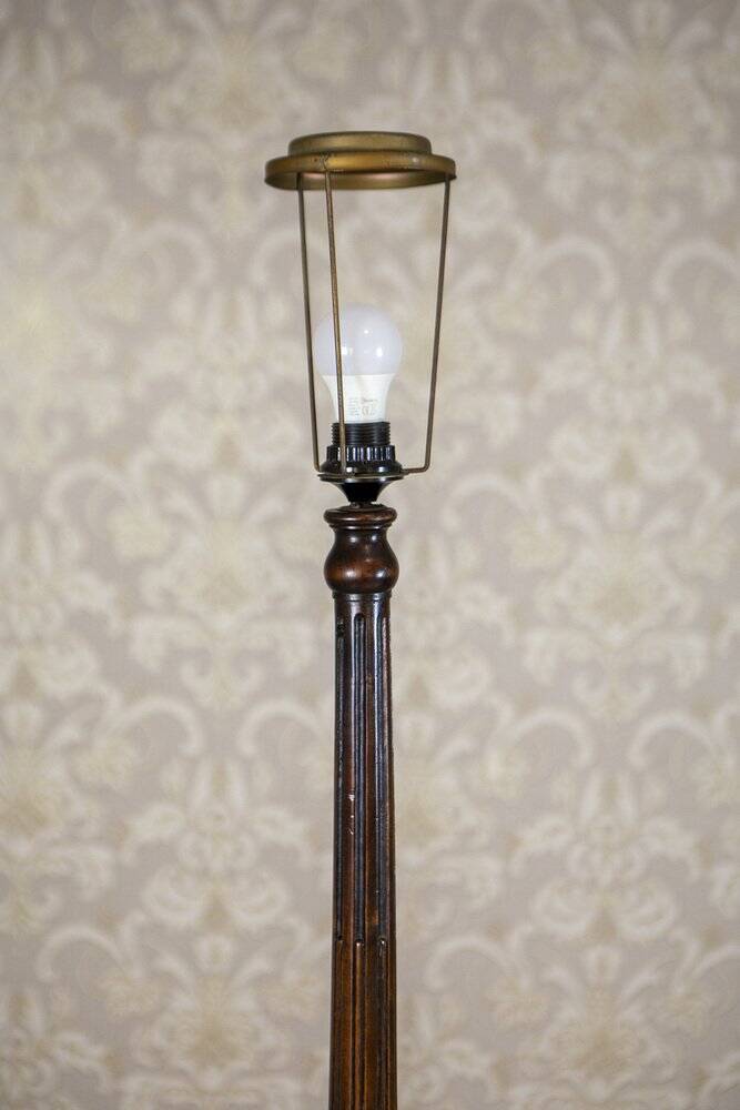 Early 20th-Century Chippendale Floor Lamp on Brown Wooden Base