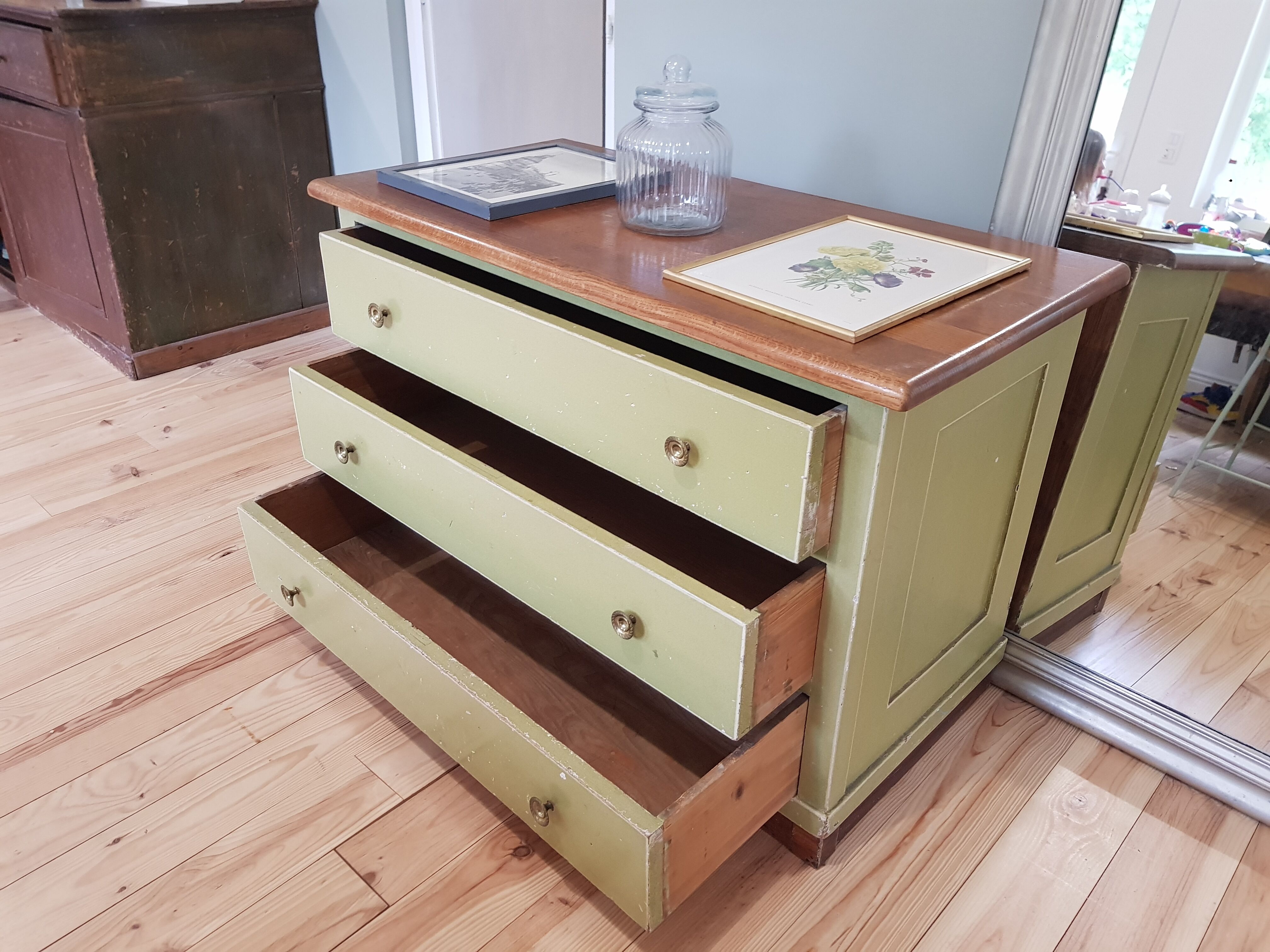Commode rétro dans son jus