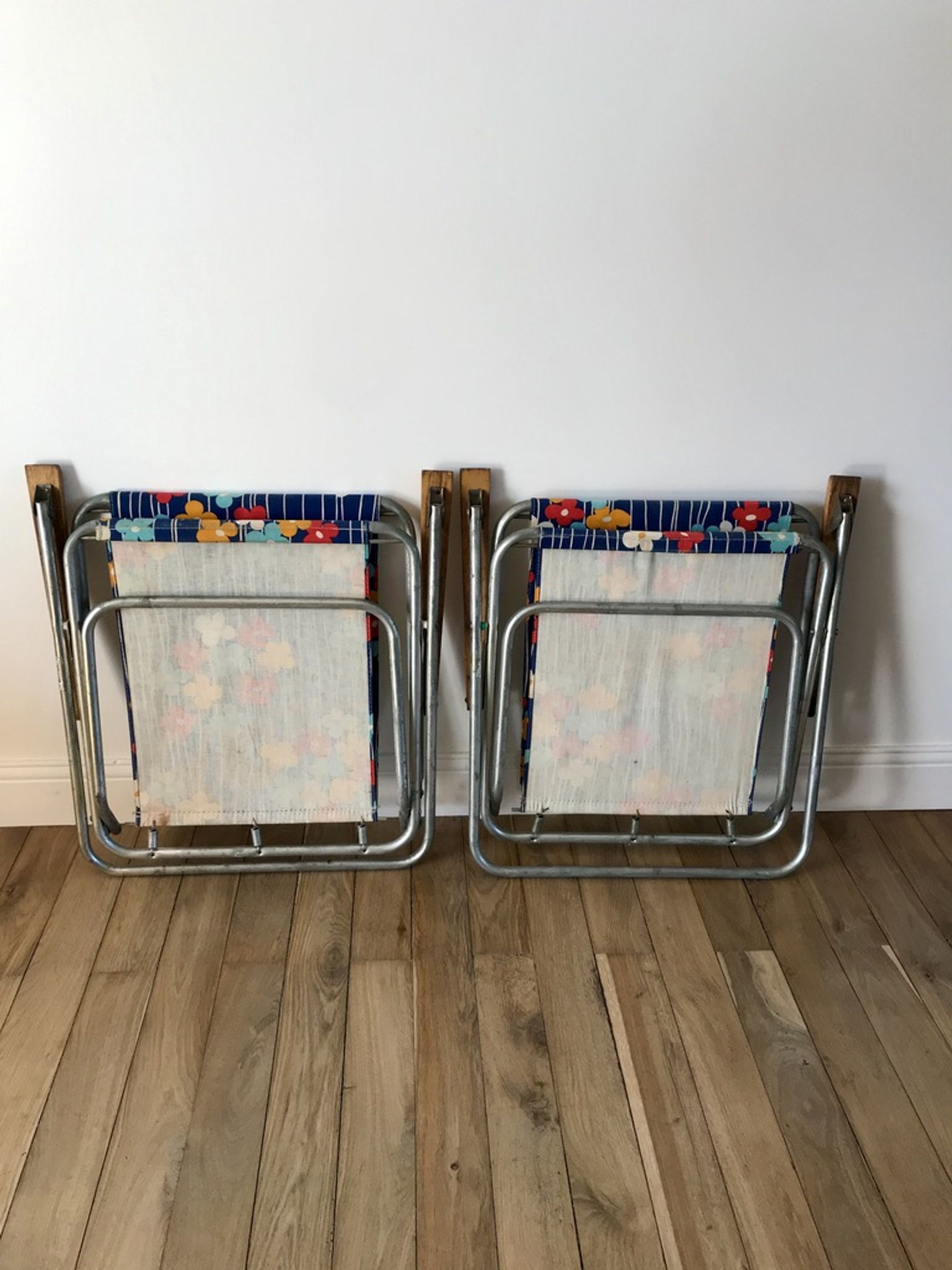 Pair of vintage camping chairs floral and wood fabrics 70s