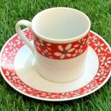 Suite of 6 coffee cups and milk pot, porcelain fine white with floral curly