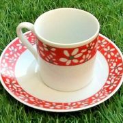 Suite of 6 coffee cups and milk pot, porcelain fine white with floral curly