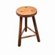 Tabouret tripode en bois massif