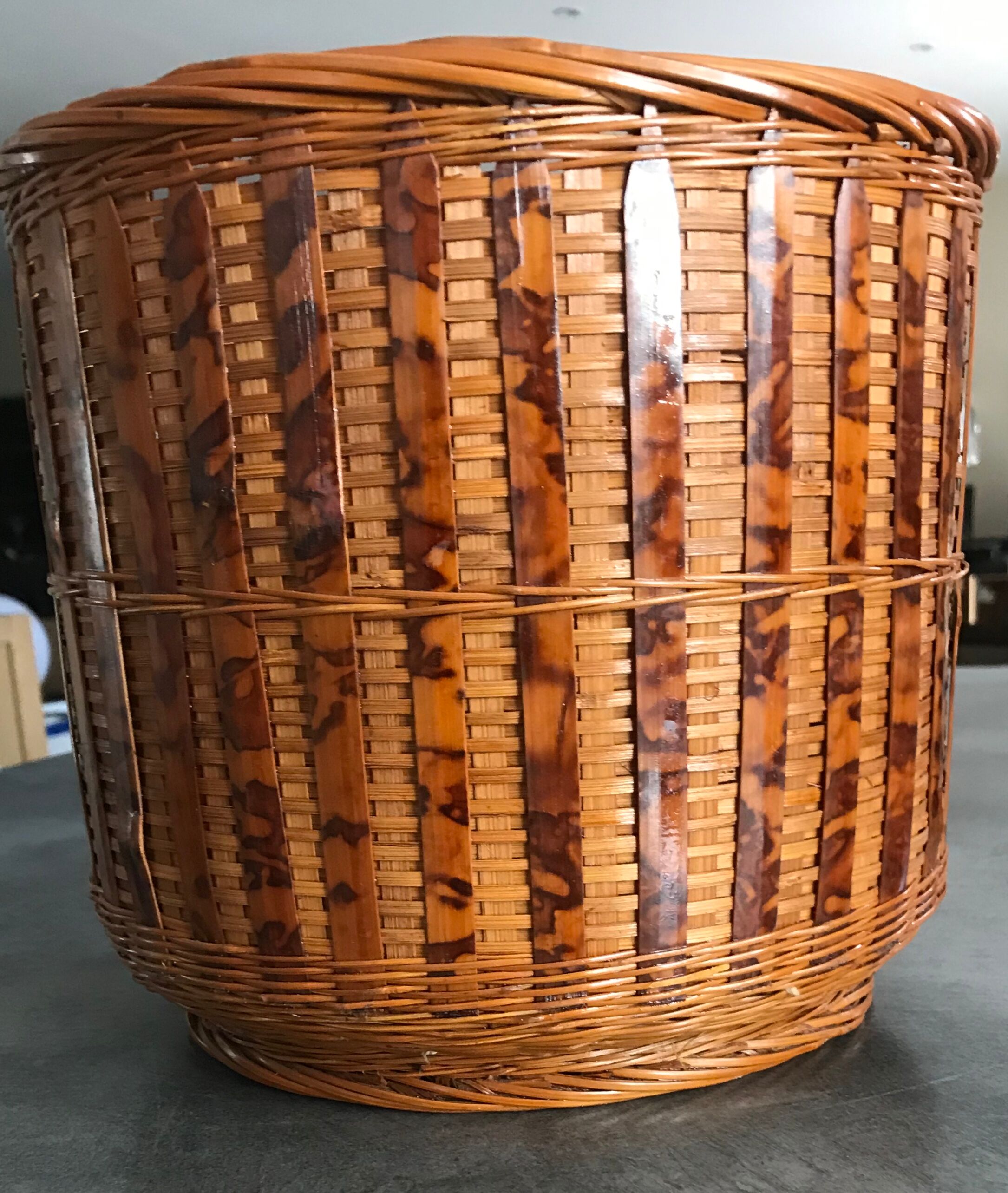 Cache-pot vintage en osier tressé