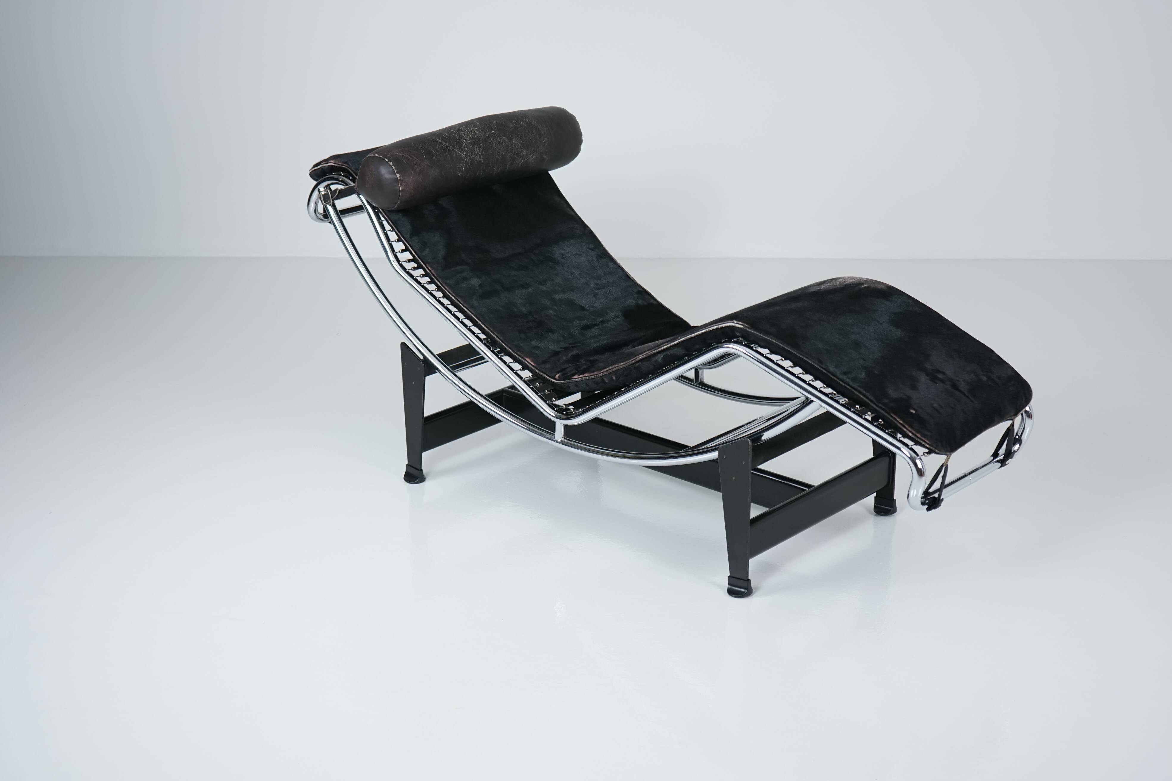 Black Fur LC4 Chaise Longue by Le Corbusier & Pierre Jeanneret for Cassina