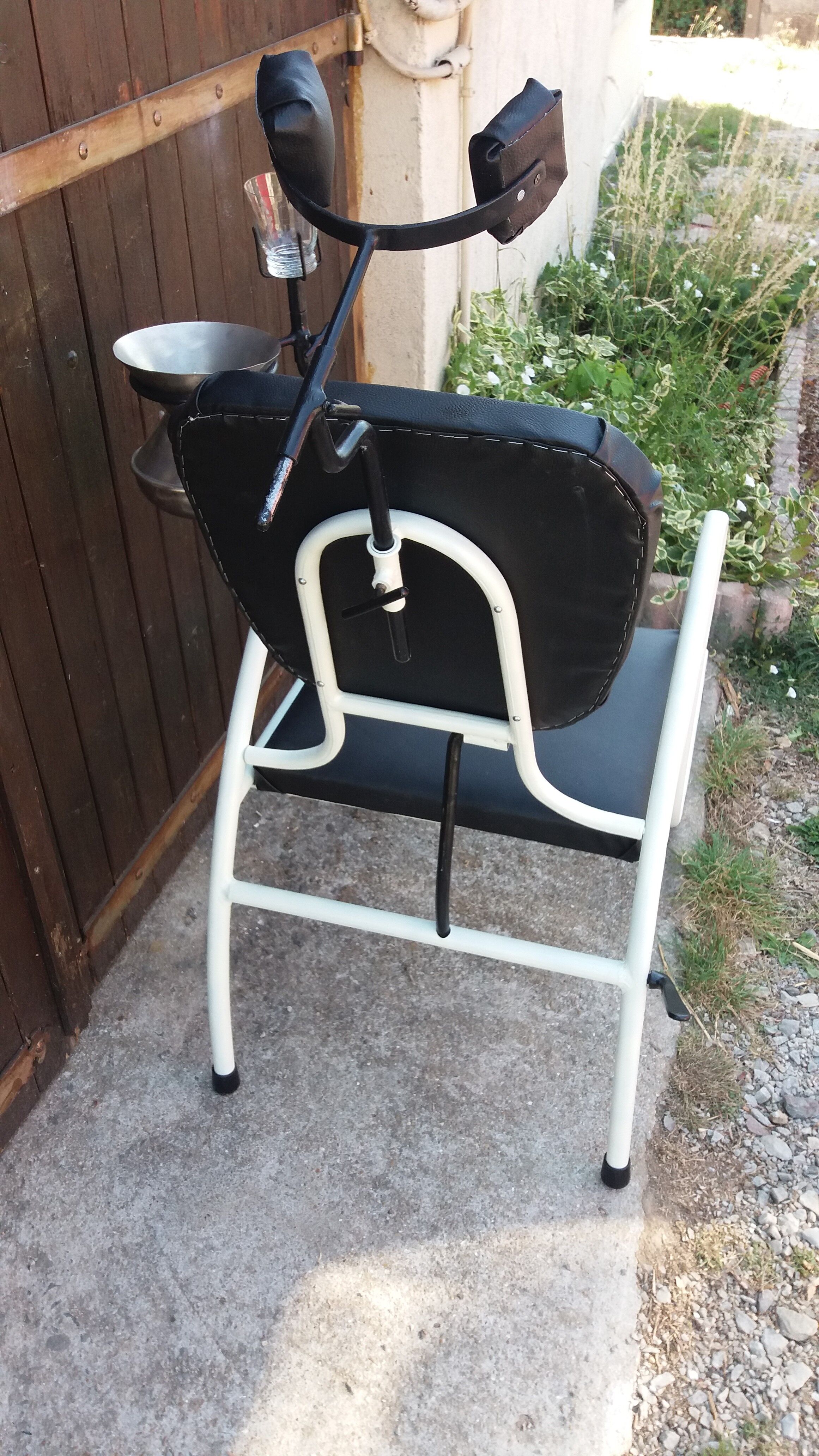 Country dentist's chair