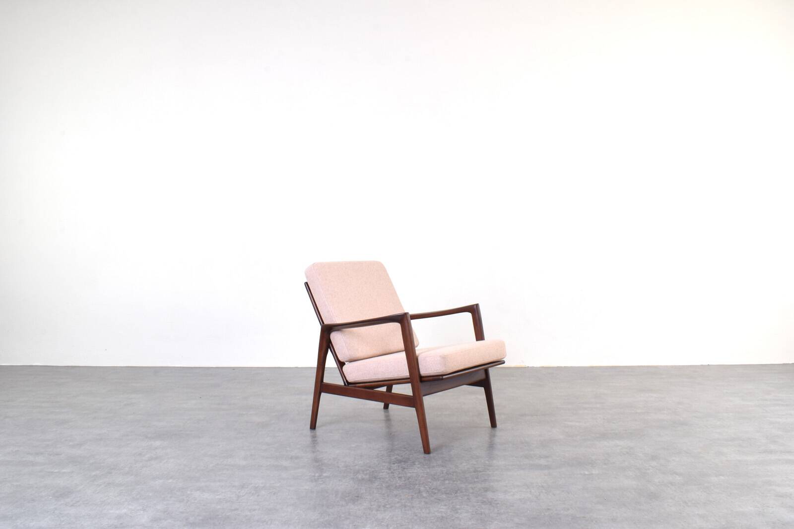 Mid-Century Stefan Lounge Chair, 1960s