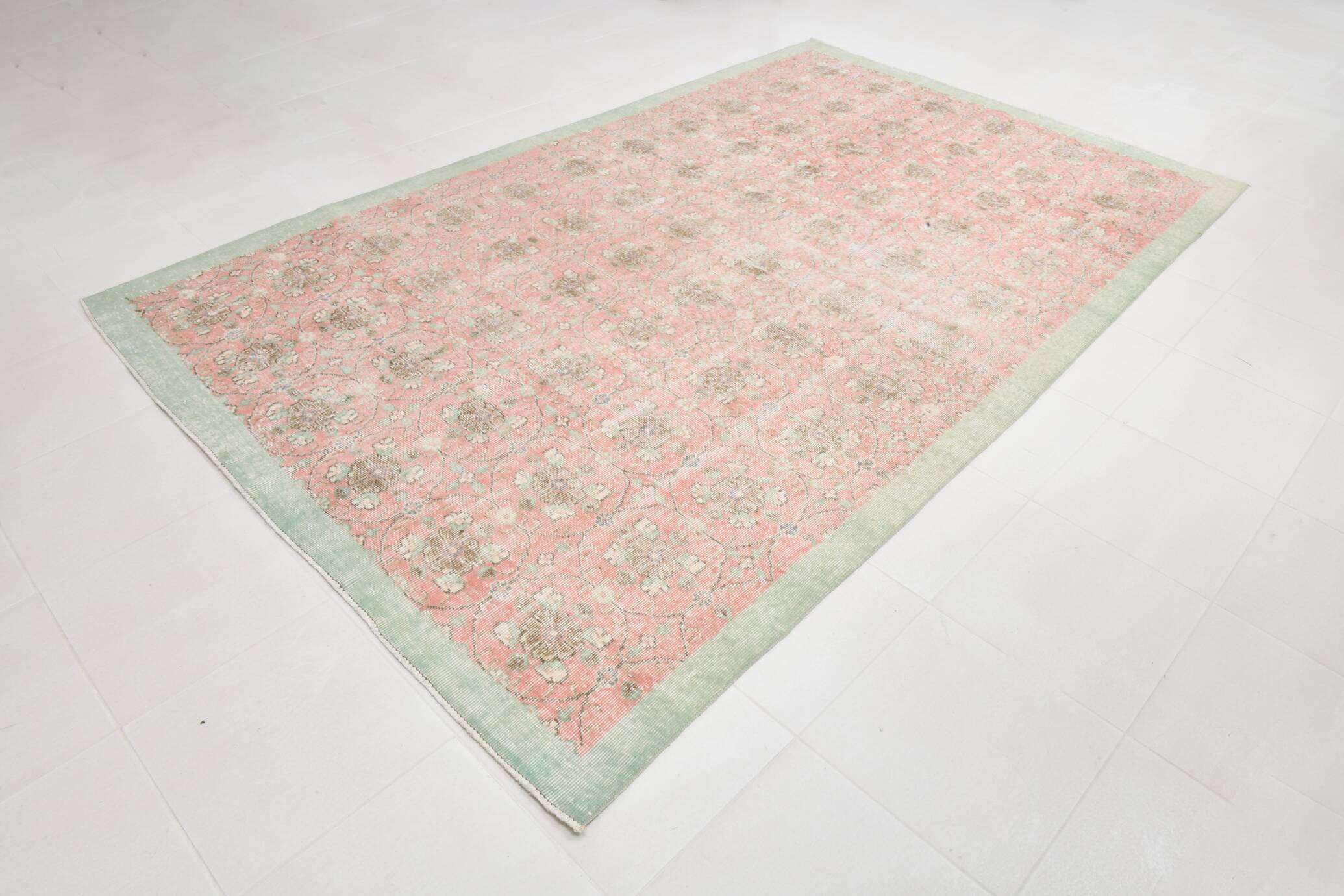 Tapis turc, 204 x 321 cm, référence 22143